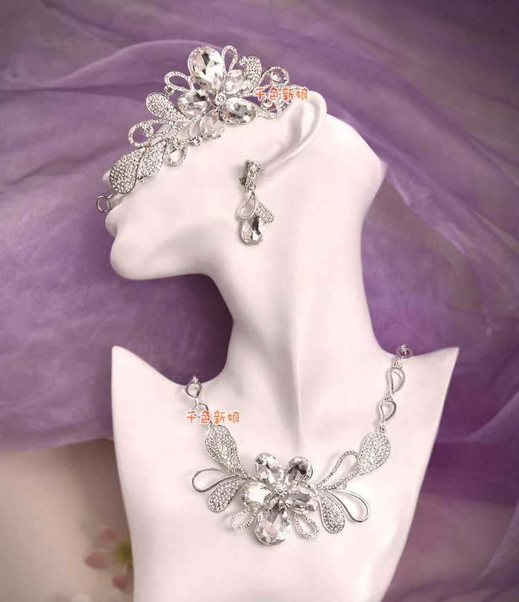 Classic Wedding Jewelry Set for Bridal Crystal Flowers Tiara & Earrings & Diamond Necklace Sets