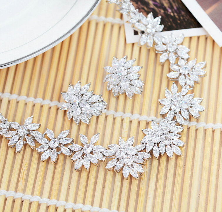 Luxury Wedding Banquet Jewelry Sets Diamond Flower Stud Earrings & Bridal AAA Zircon Statement Necklace