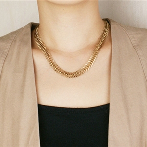 Fashionable Retro Women Golden Gold-plated Metal Whole Fishbone Chain Punk Short Necklace Clavicle