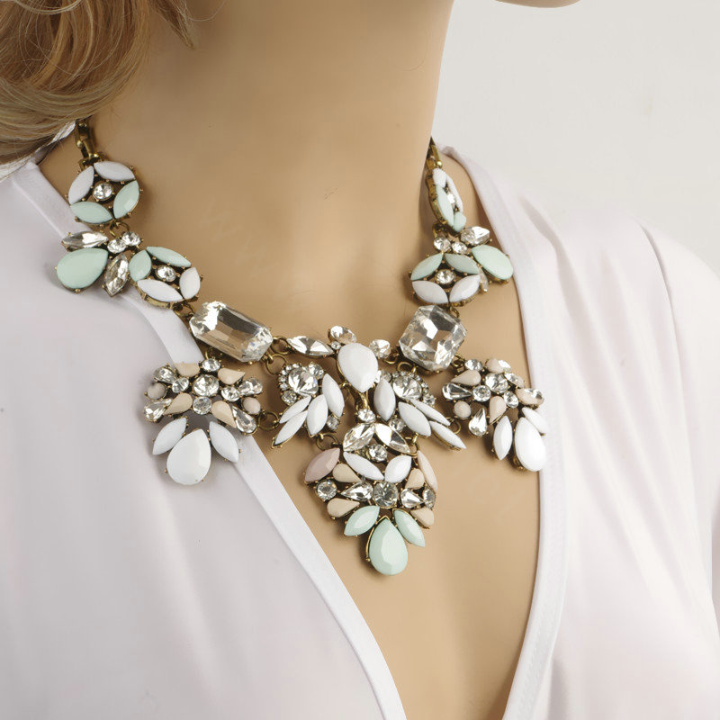 New Women Fashionable Exaggeration Diamond Square Crystal Gem Flower Bib Necklace Clavicle Chain