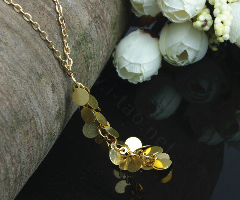 Simple Unique Fashion Women Gold-plated Metal Sequins Tassel Necklace Clavicle Chain