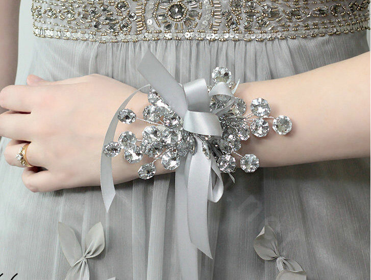 Customized Vintage Wedding Dress Handmade Beaded Crystal Flower Bracelet Bridal Wristlet Accessories