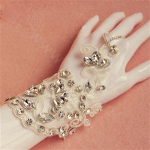 Elegant Delicate Lace Flower Rhinestone Bride Wristlet Wedding Bridal Bracelet Chain Accessories