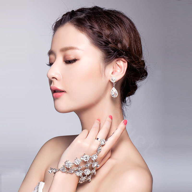 Fashion Shinning Rhinestone Flower with Ring Bracelet Bridal Wedding Wrap Hand Chain Accessories