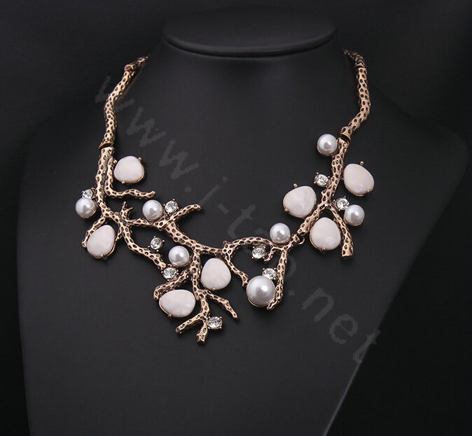Generous Fashion Retro Metal Branches Gem Pearl Rhinestone Short Clavicle Chain Necklace