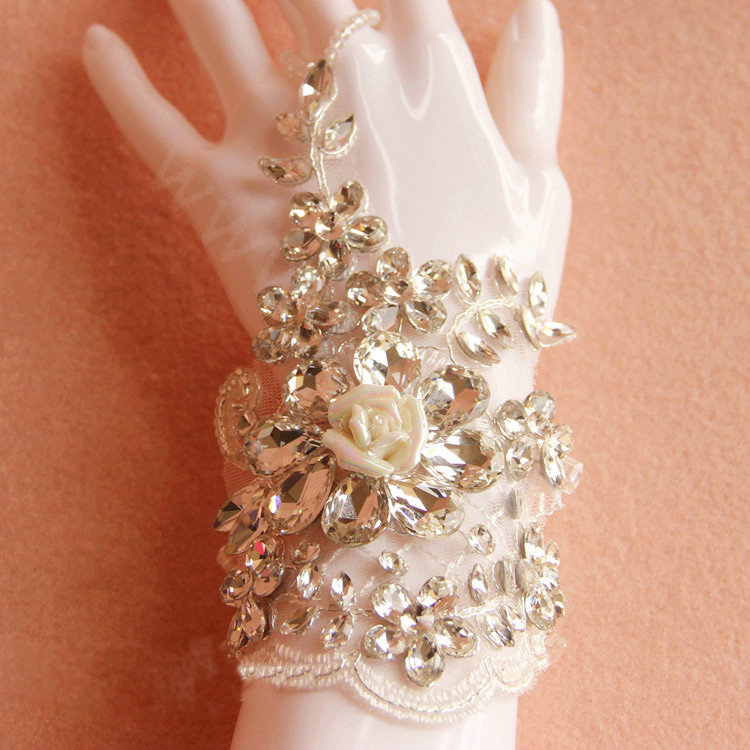 Luxurious Lace Flower Rhinestone Bride Wristlet Wedding Bridal with Ring Crystal Bracelet Chain Accessories