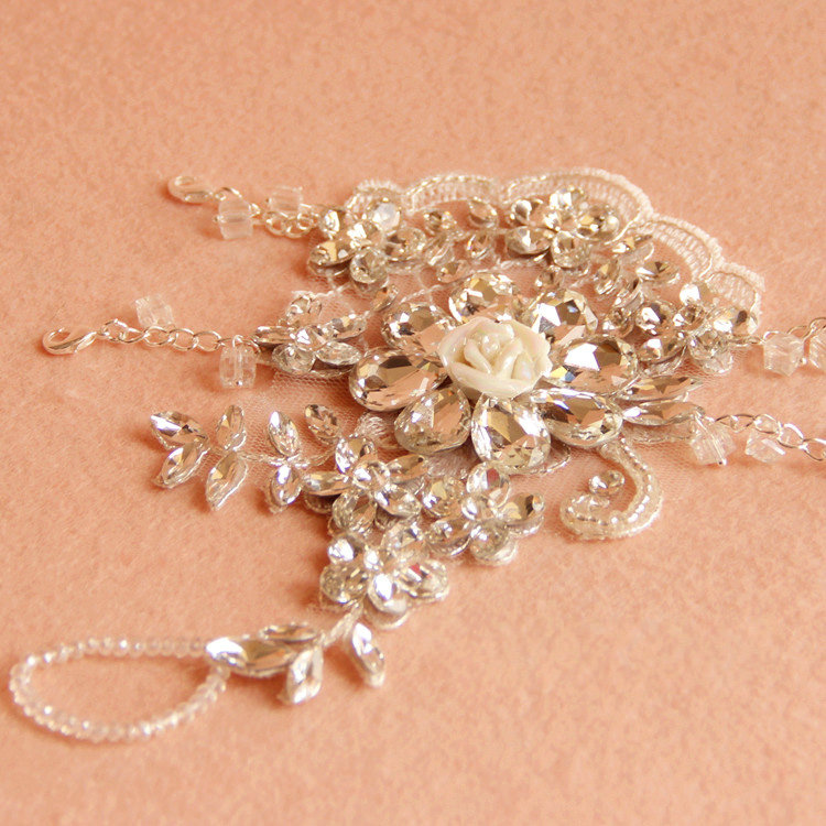 Luxurious Lace Flower Rhinestone Bride Wristlet Wedding Bridal with Ring Crystal Bracelet Chain Accessories