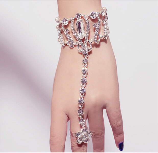 Luxury Shinning Rhinestone Flower with Ring Bracelet Bridal Wedding Wrap Hand Chain Accessories