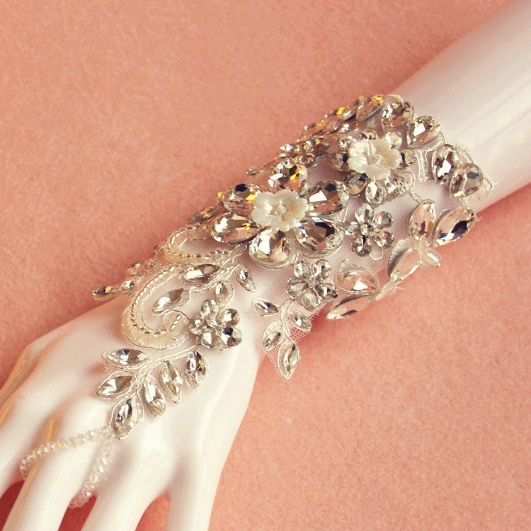 Princess Delicate Lace Flower Rhinestone Bride Wristlet Wedding Bridal Bracelet Chain Accessories