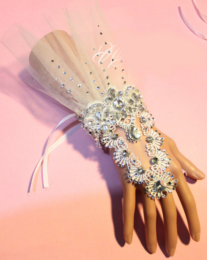 Princess Hollow Lace Rhinestone Bridal Wristlet Wedding Dress Perform Nail Bead Gauze Bracelet Accessories