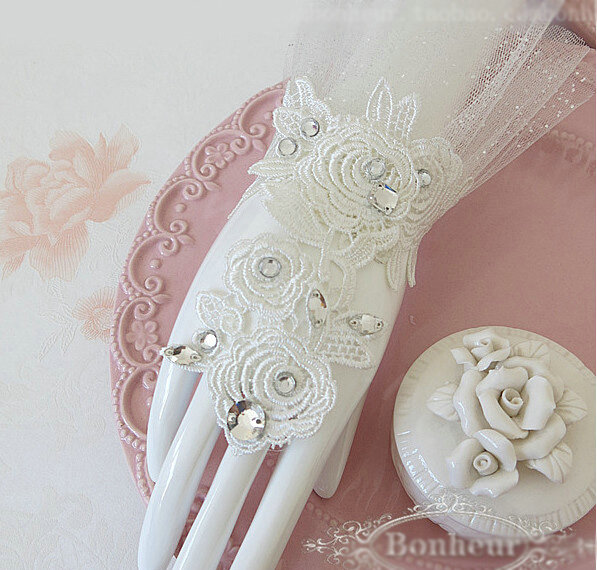 Princess Lace Flower Rhinestone Bridal Wristlet Wedding Show Dress Crystal Bracelet Chain Accessories