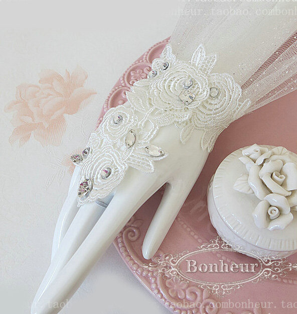 Princess Lace Flower Rhinestone Bridal Wristlet Wedding Show Dress Crystal Bracelet Chain Accessories