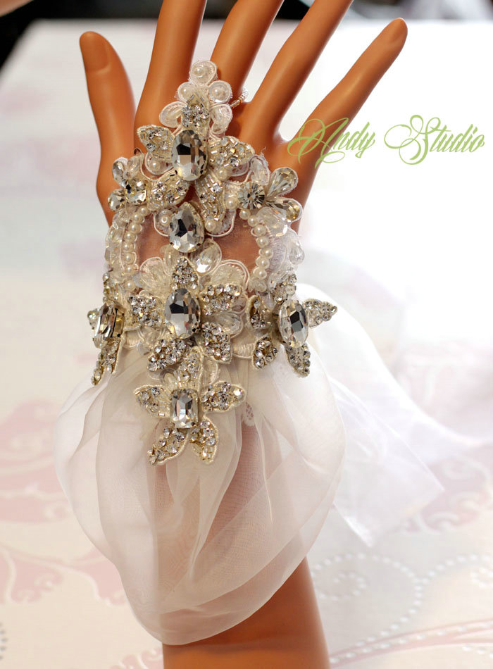Vintage Lace Rhinestone Flower Bridal Wristlet Wedding Dress Perform Nail Bead Gauze Bracelet Accessories