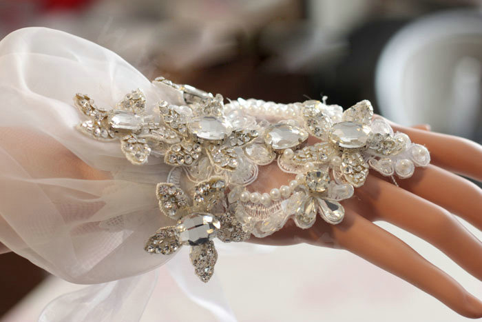 Vintage Lace Rhinestone Flower Bridal Wristlet Wedding Dress Perform Nail Bead Gauze Bracelet Accessories