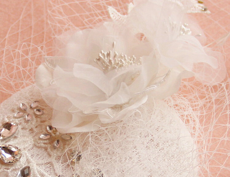 Vintage White Lace Flower Rhinestone Bridal Fascinator Wedding Dinner Party Gauze Hats Face Veils