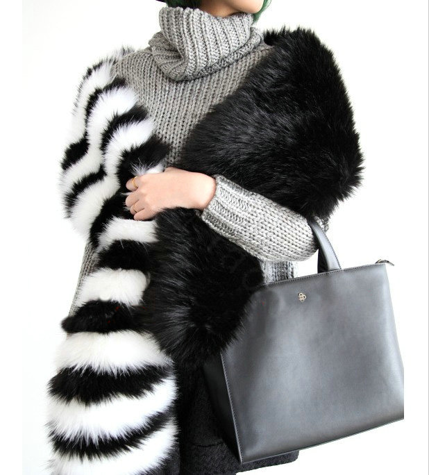Luxury Fashion Black and White Stripe Double Color Block Women Unique Fox Fur Scarf Faux Fur Shawls Wraps