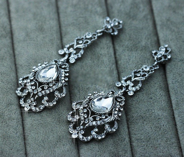 Original Design Chandelier Austrian Crystal Bridal Earrings White K Plated Long Earrings for Women