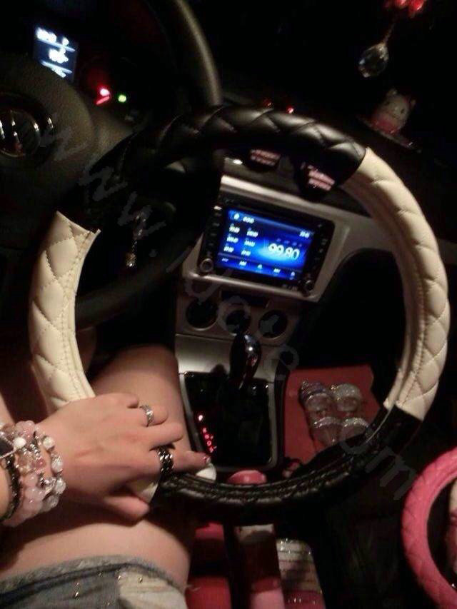 Calssic Rhomb Sheepskin Leather Car Steering Wheel Covers 15 inch 38CM - Black White