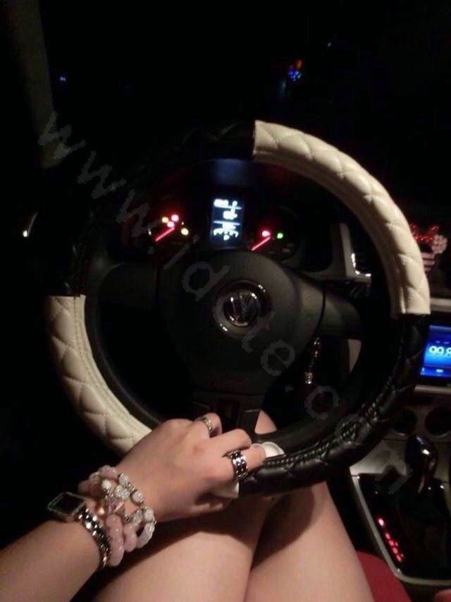 Calssic Rhomb Sheepskin Leather Car Steering Wheel Covers 15 inch 38CM - Black White