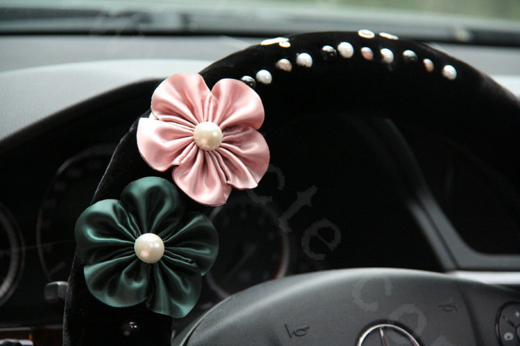 Elegant Flower Crystal Beaded Genuine Wool Auto Steering Wheel Covers 14 inch 36CM - Black