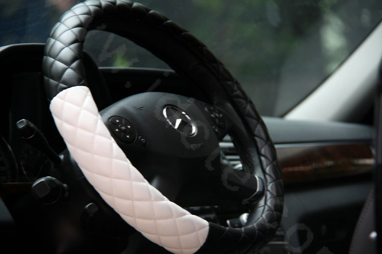 General Diamond Lattice Genuine Leather Grip Steering Wheel Covers 14 inch 36CM - Black White
