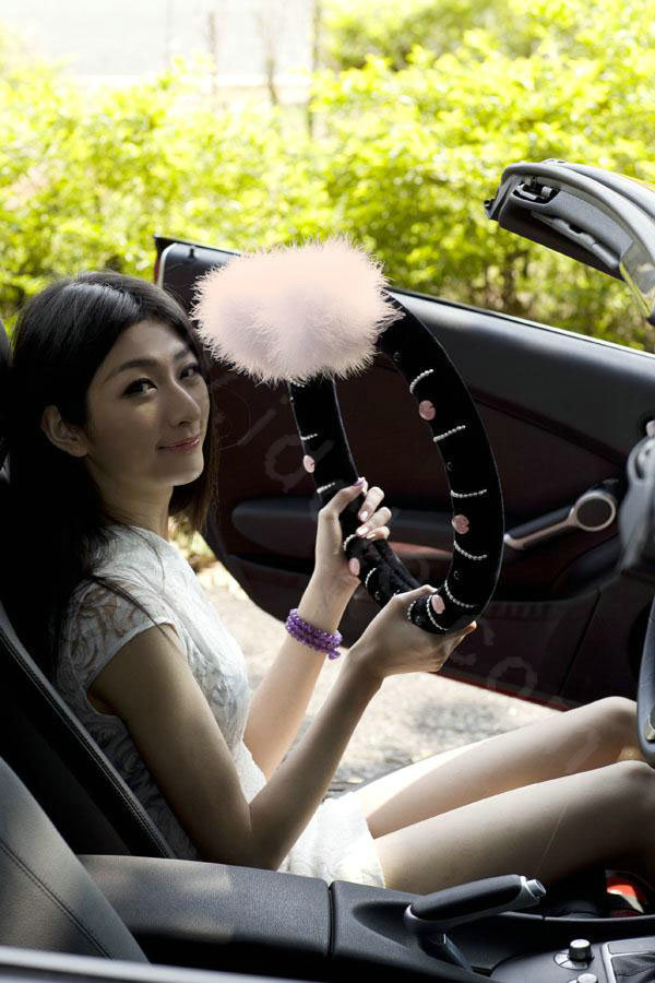 Genuine Wool With Rabbit Ball Fur Powder Crystal Auto Steering Wheel Covers 14 inch 36CM - Black