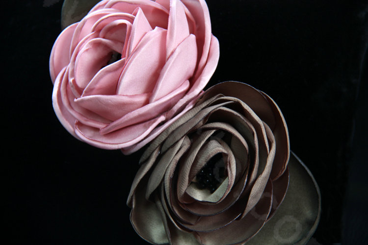 High-grade Crystal Pearl Rose Genuine Wool Auto Neck Safety Pillow Accessories 1pcs - Black