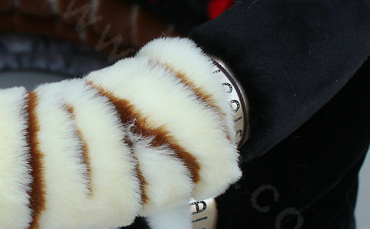 High-grade Zebra Winter Plush Car Steering Wheel Covers 15 inch 38CM - Beige Black