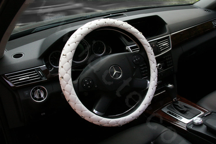 Hot sales Diamond Genuine Leather Grip Auto Steering Wheel Covers 15 inch 38CM - White