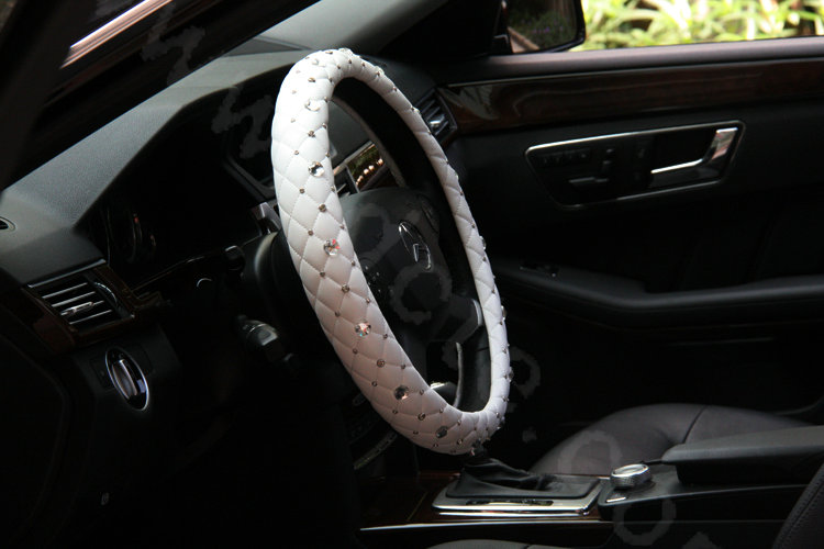 Hot sales Diamond Genuine Leather Grip Auto Steering Wheel Covers 15 inch 38CM - White