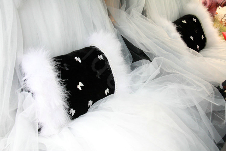 Luxury Genuine Wool With Fox Fur Car Lumbar Pillow Back Support Cushion 1pcs - Black