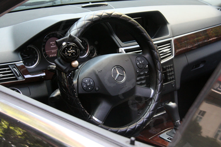 Luxury Pearl Camellia Flower Grip Steering Wheel Covers Genuine Sheepskin 14 inch 36CM - Black