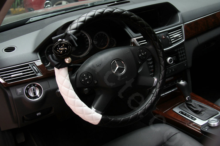 Luxury Pearl Camellia Flower Grip Steering Wheel Covers Genuine Sheepskin 15 inch 38CM - Black White
