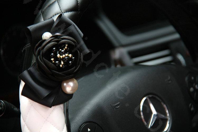 Luxury Pearl Camellia Flower Grip Steering Wheel Covers Genuine Sheepskin 15 inch 38CM - Black White