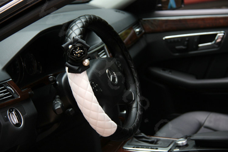 Luxury Pearl Camellia Flower Grip Steering Wheel Covers Genuine Sheepskin 15 inch 38CM - Black White