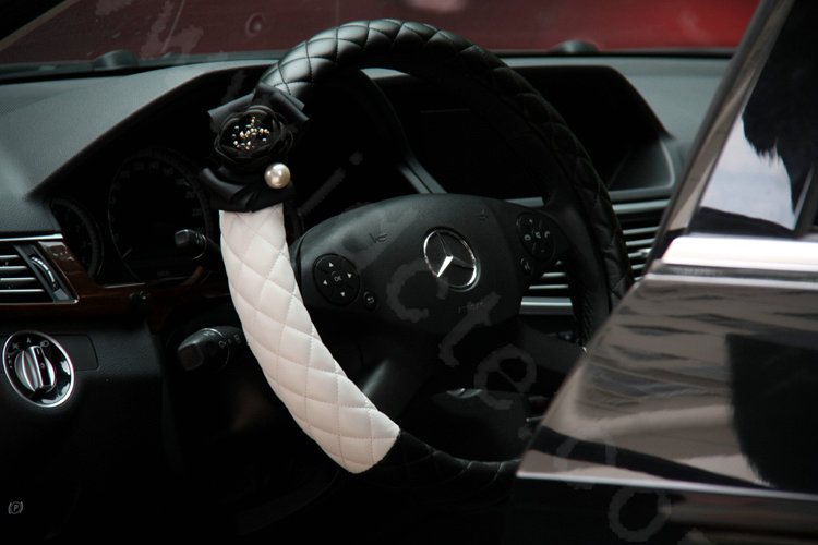 Luxury Pearl Camellia Flower Grip Steering Wheel Covers Genuine Sheepskin 15 inch 38CM - Black White