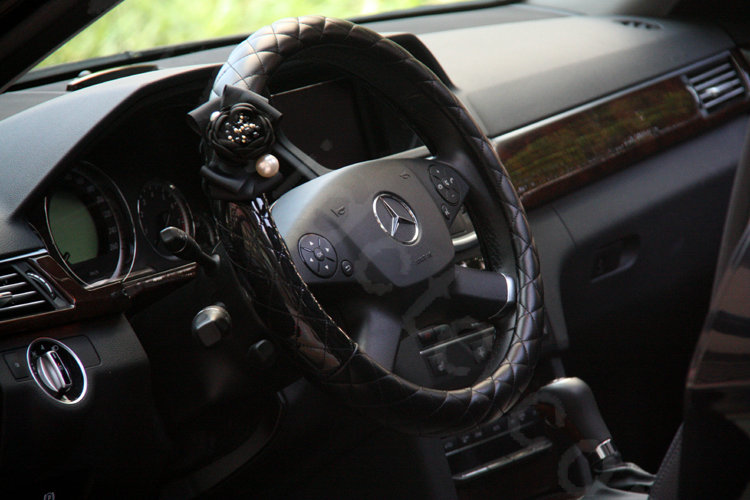 Luxury Pearl Camellia Flower Grip Steering Wheel Covers Genuine Sheepskin 15 inch 38CM - Black