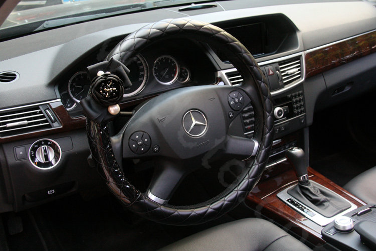 Luxury Pearl Camellia Flower Grip Steering Wheel Covers Genuine Sheepskin 16 inch 40CM - Black