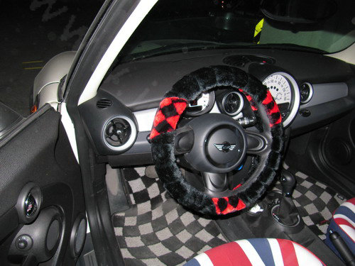 New Personalized Classic Plaid Plush Auto Steering Wheel Covers 14 inch 36CM - Black Red