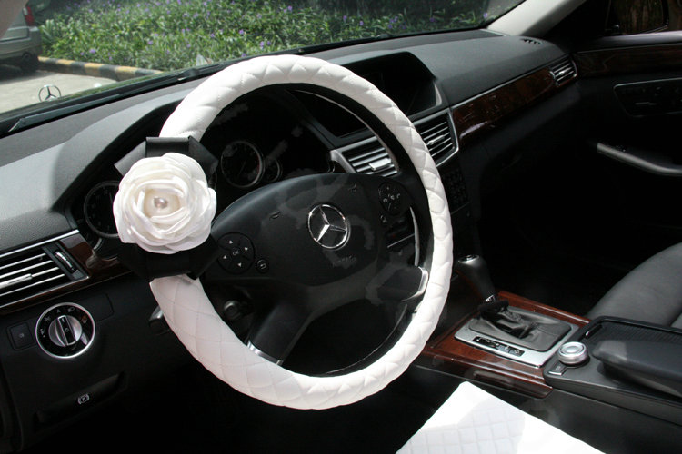 Newest Luxury Pearl Flower Car Steering Wheel Covers Genuine Sheepskin 14 inch 36CM - White