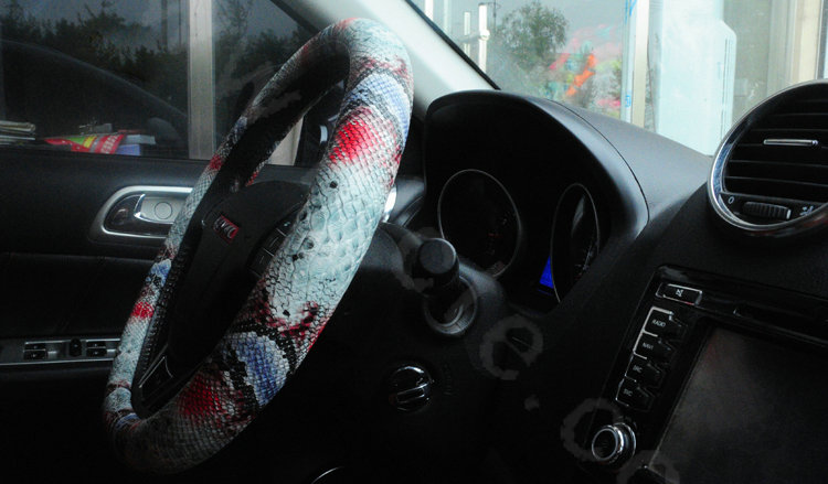 Personality Pattern Snake Print PU Leather Car Steering Wheel Covers 15 inch 38CM - White