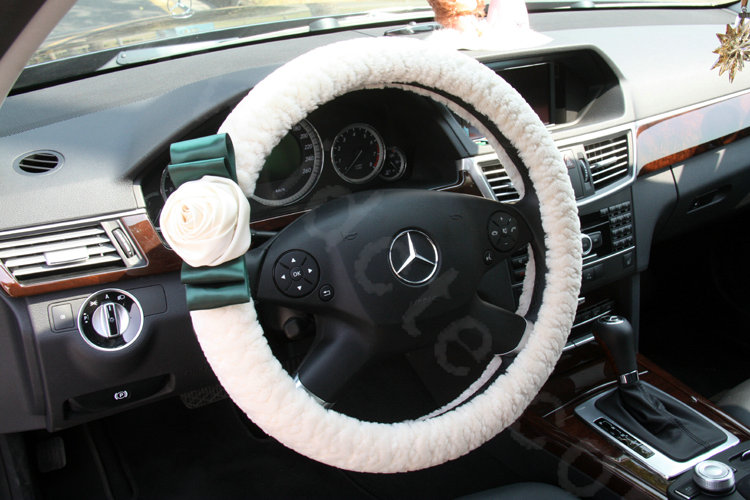 Top grade Winter Genuine Wool Flower Auto Steering Wheel Covers 15 inch 38CM - White