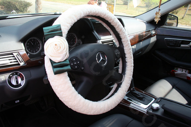 Top grade Winter Genuine Wool Flower Auto Steering Wheel Covers 15 inch 38CM - White
