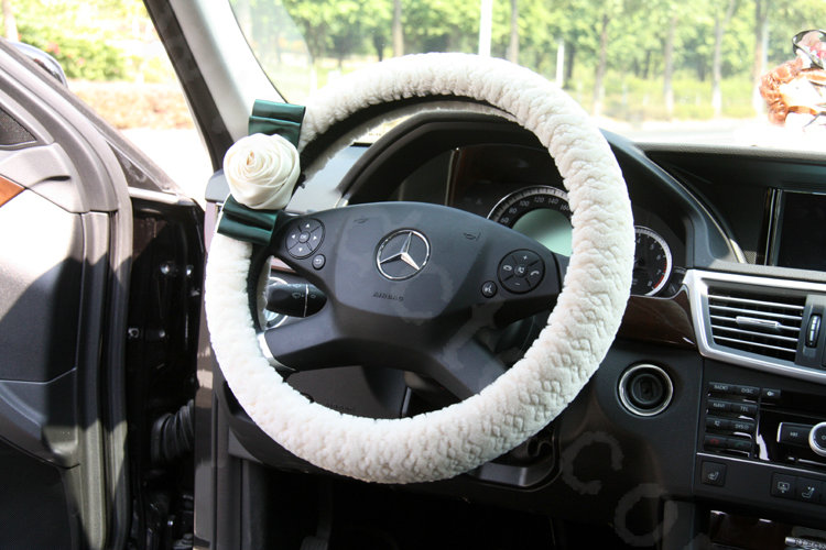 Top grade Winter Genuine Wool Flower Auto Steering Wheel Covers 15 inch 38CM - White