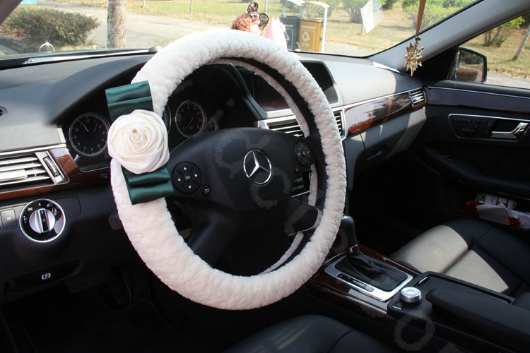 Top grade Winter Genuine Wool Flower Auto Steering Wheel Covers 15 inch 38CM - White