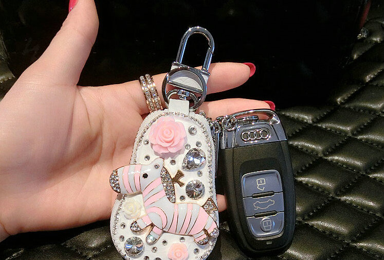 Luxurious Universal Crystal Genuine Leather Auto Key Bags Key Chain - White