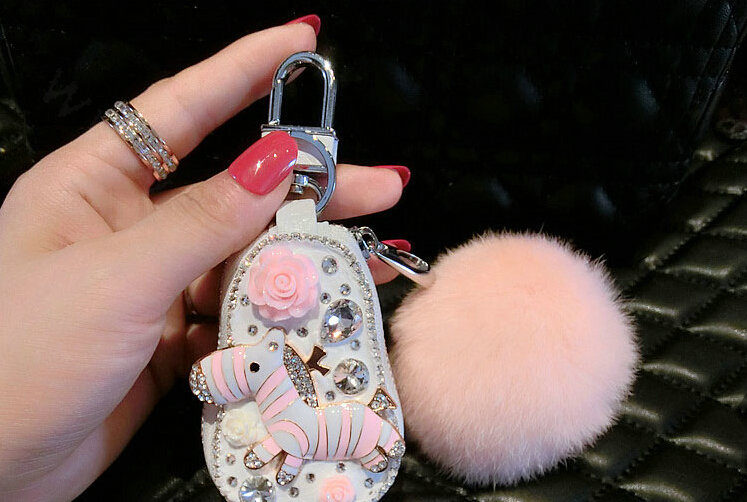 Luxurious Universal Crystal Genuine Leather Auto Key Bags Pink Fur Ball Key Chain - White