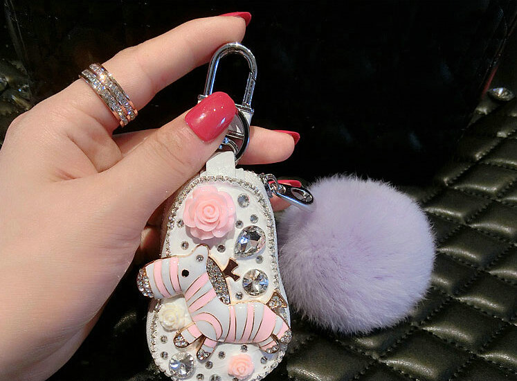 Luxurious Universal Crystal Genuine Leather Auto Key Bags Purple Fur Ball Key Chain - White