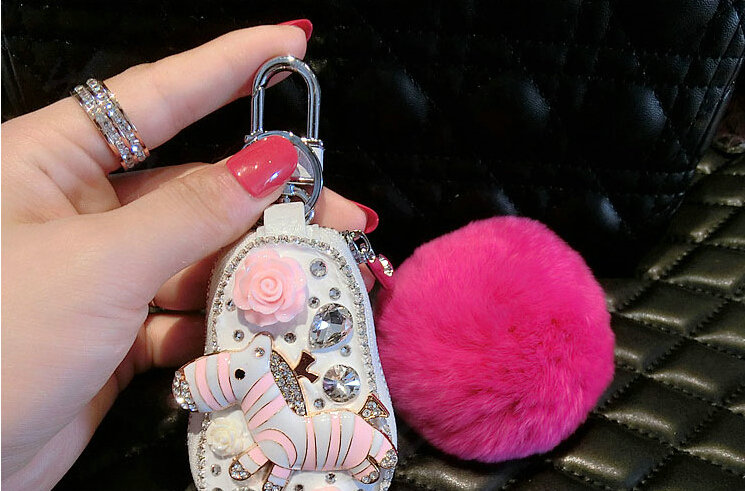 Luxurious Universal Crystal Genuine Leather Auto Key Bags Rose Fur Ball Key Chain - White