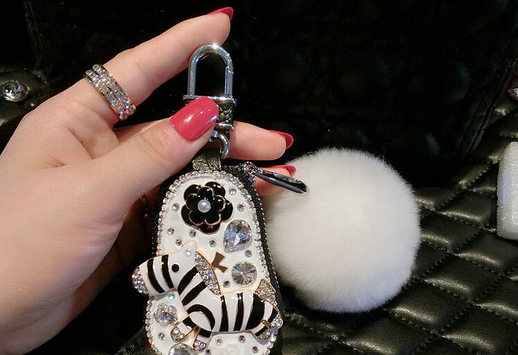 Luxurious Universal Crystal Genuine Leather Auto Key Bags White Fur Ball Key Chain - Black